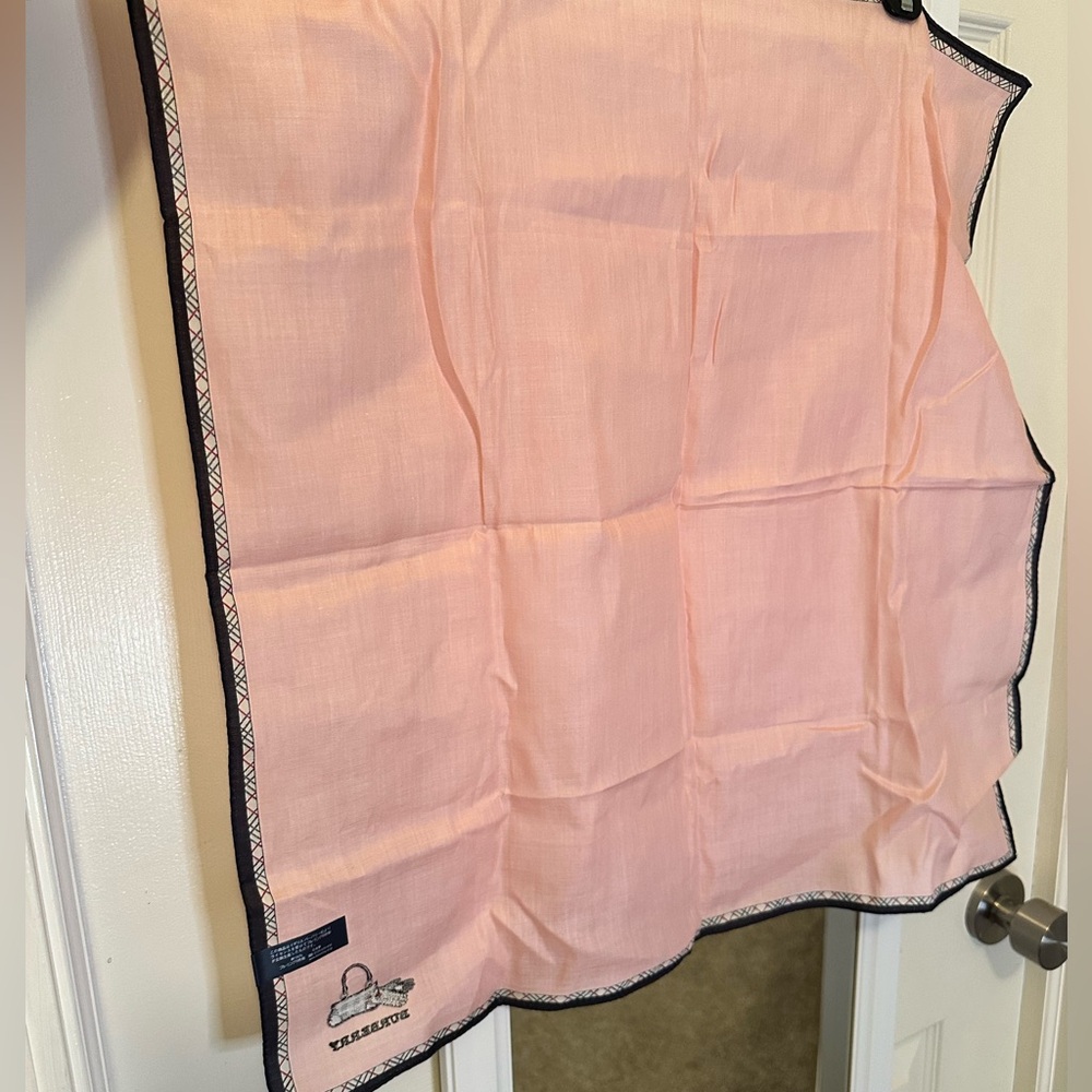 NWOTđź–¤Burberry Scarf Pink/Black - Picture 9 of 11